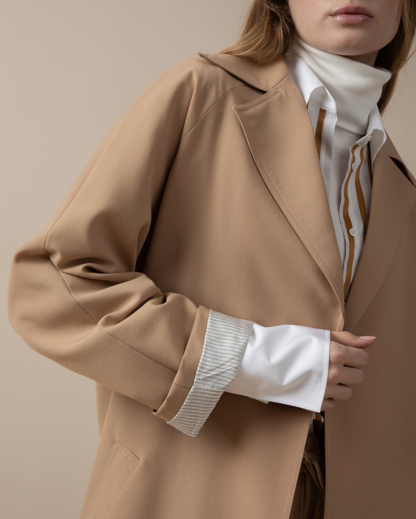 Raglan sleeves coat