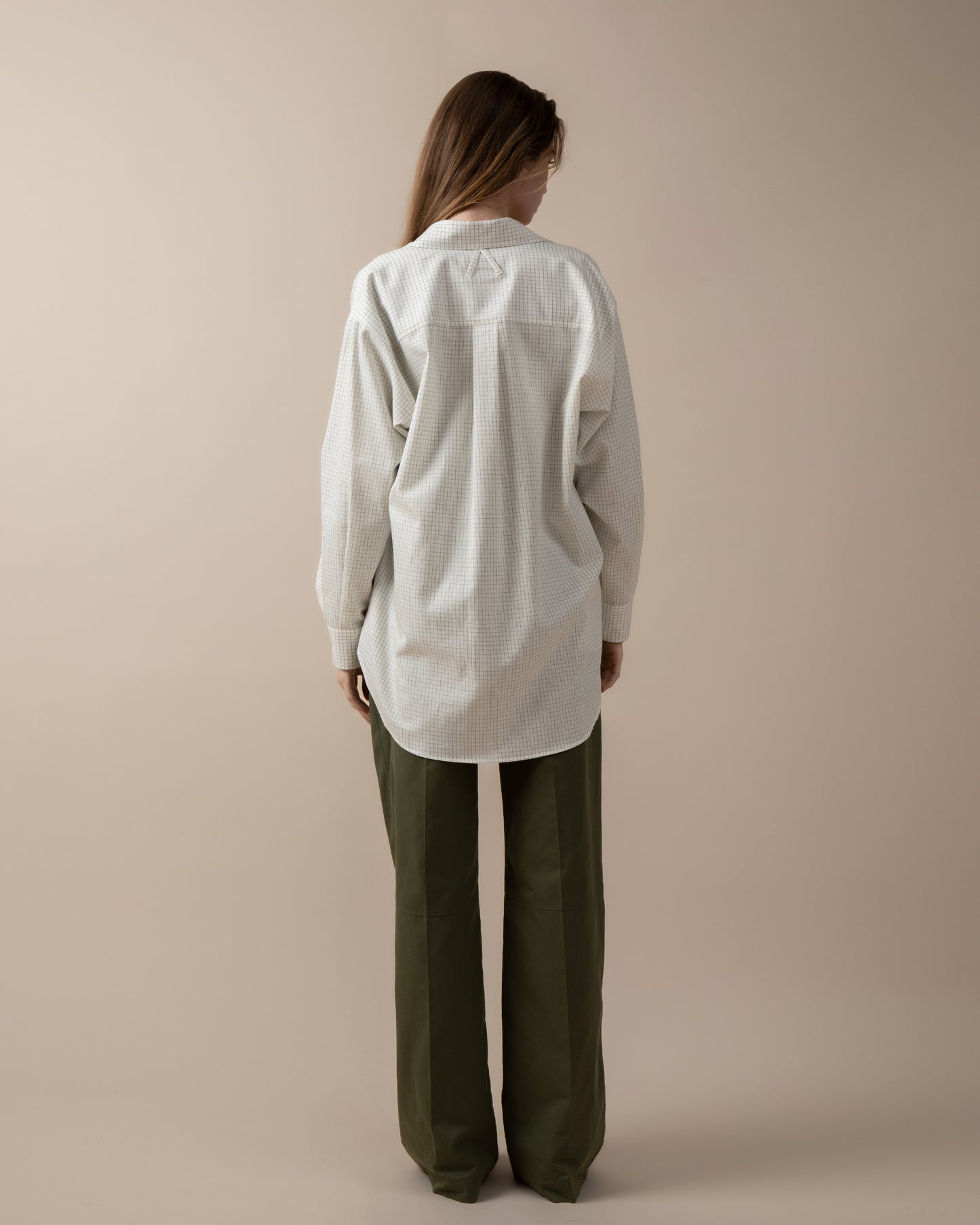 Pointed collar shirt