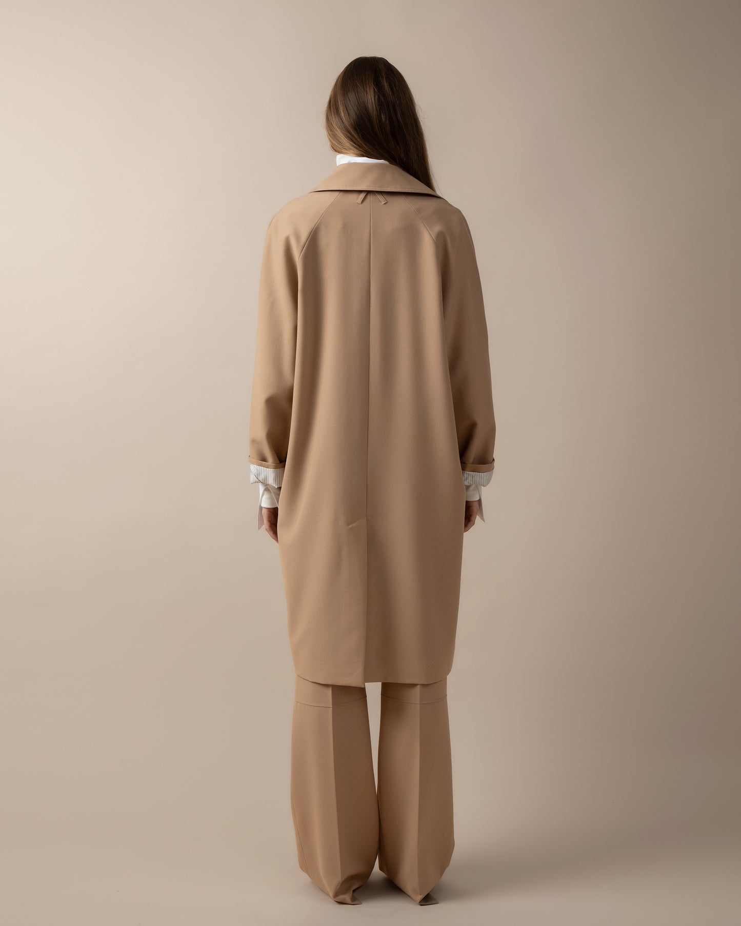 Raglan sleeves coat